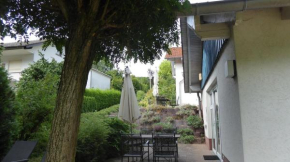 Schönes Ferienhaus in Rothhelmshausen mit Garten, Terrasse und Grill